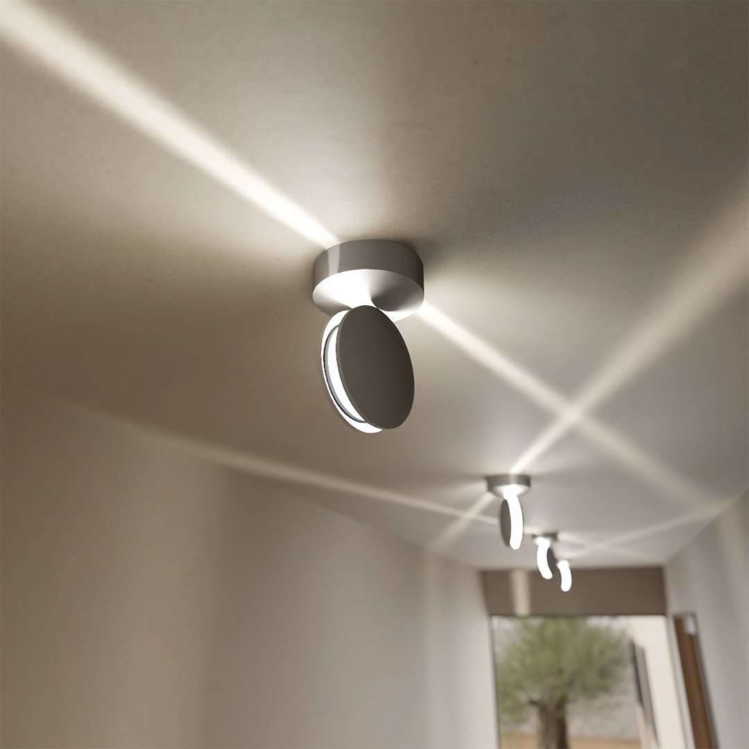 Dynamisches LED Partylicht und Projektor, ideal für besondere Anlässe und lebendige Lichteffekte.