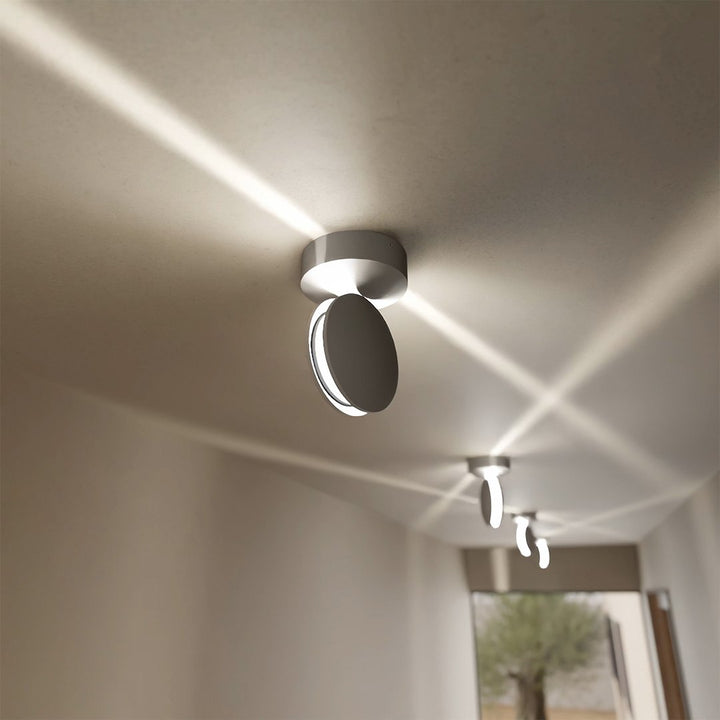 Dynamisches LED Partylicht und Projektor, ideal für besondere Anlässe und lebendige Lichteffekte.